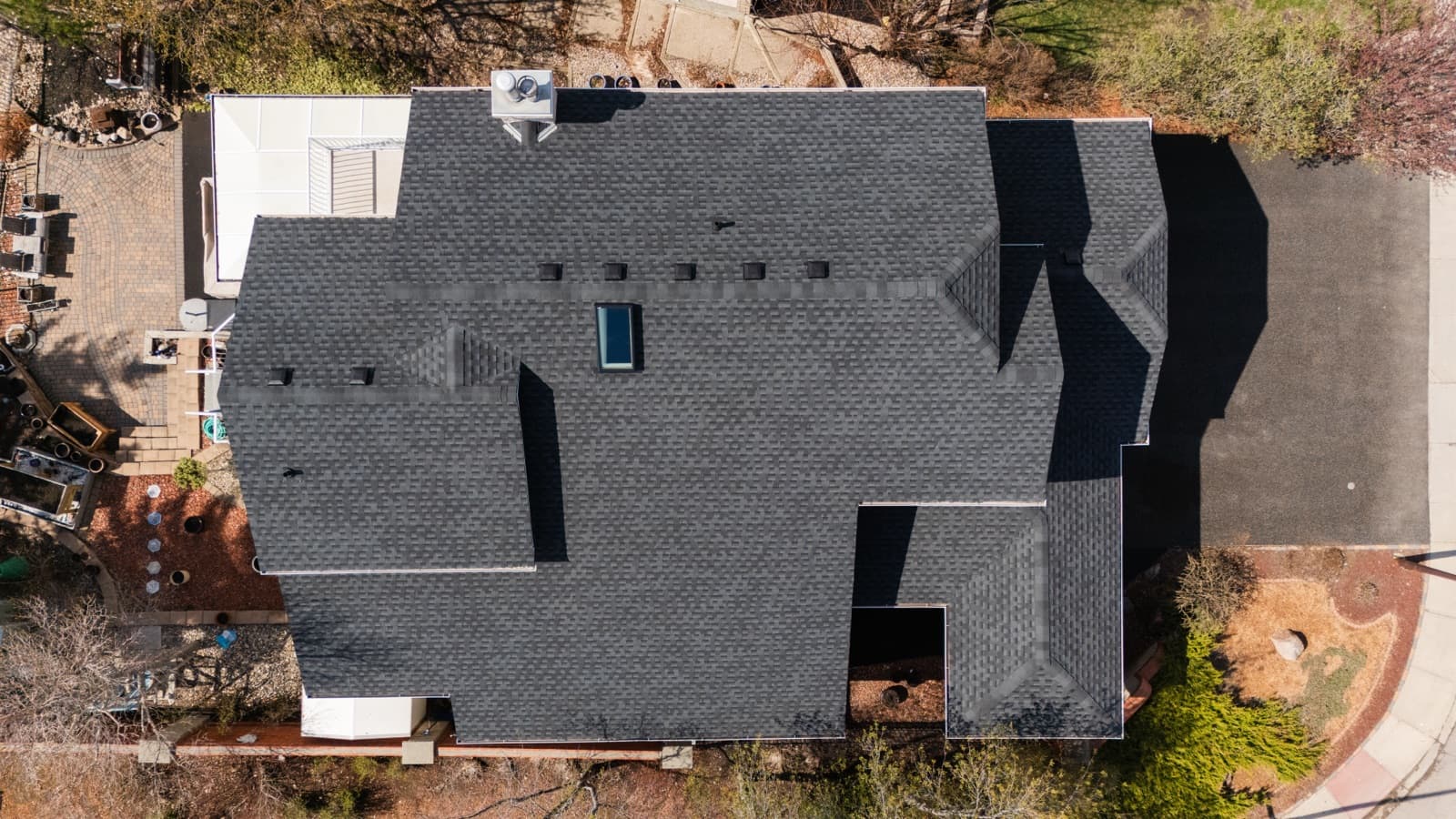 Completed shingle roof in Regina neighbourhood
